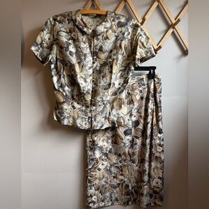 Susan Thomas Silk two-piece skirt suit with a floral pattern